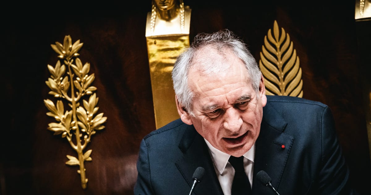 Bayrou din Franta castiga timp deschizandu se catre socialisti