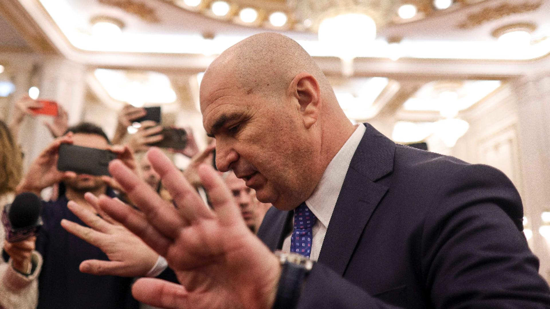 Angajatii Senatului protesteaza contra concedierilor masive