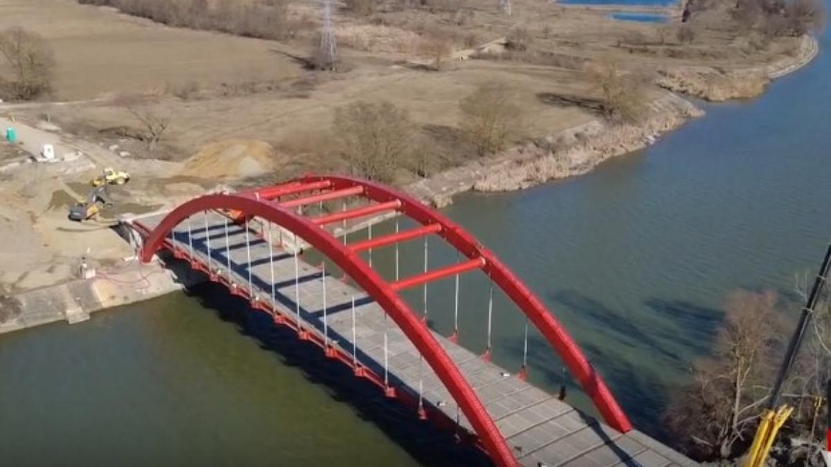 Romania nu a terminat podul spre Cincu NATO ocoleste zeci de km