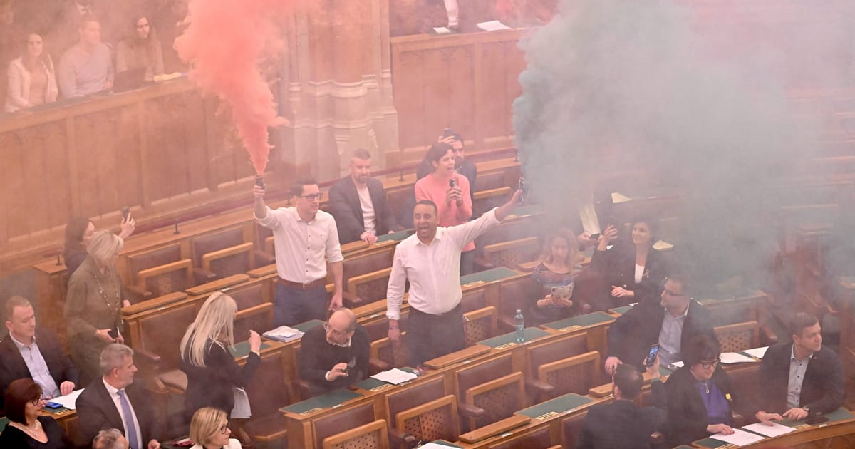 Aliatul lui Orban interzice accesul legislatorilor liberali in Parlament