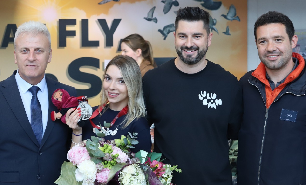 Bernadette Szocs s a ntors in tara cu argintul mondial