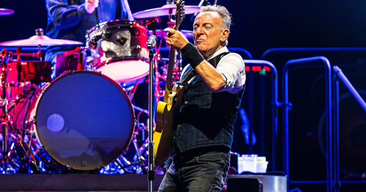 Corupt incompetent si tradator Springsteen despre Trump si Musk