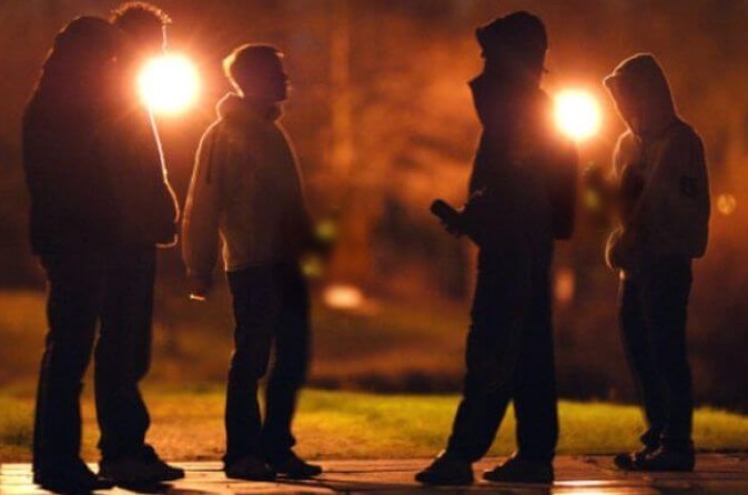 Debandada in fiecare seara langa un bloc din Cluj