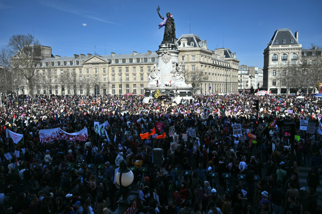 Protest la Paris imptoriva legii privind moartea asistata