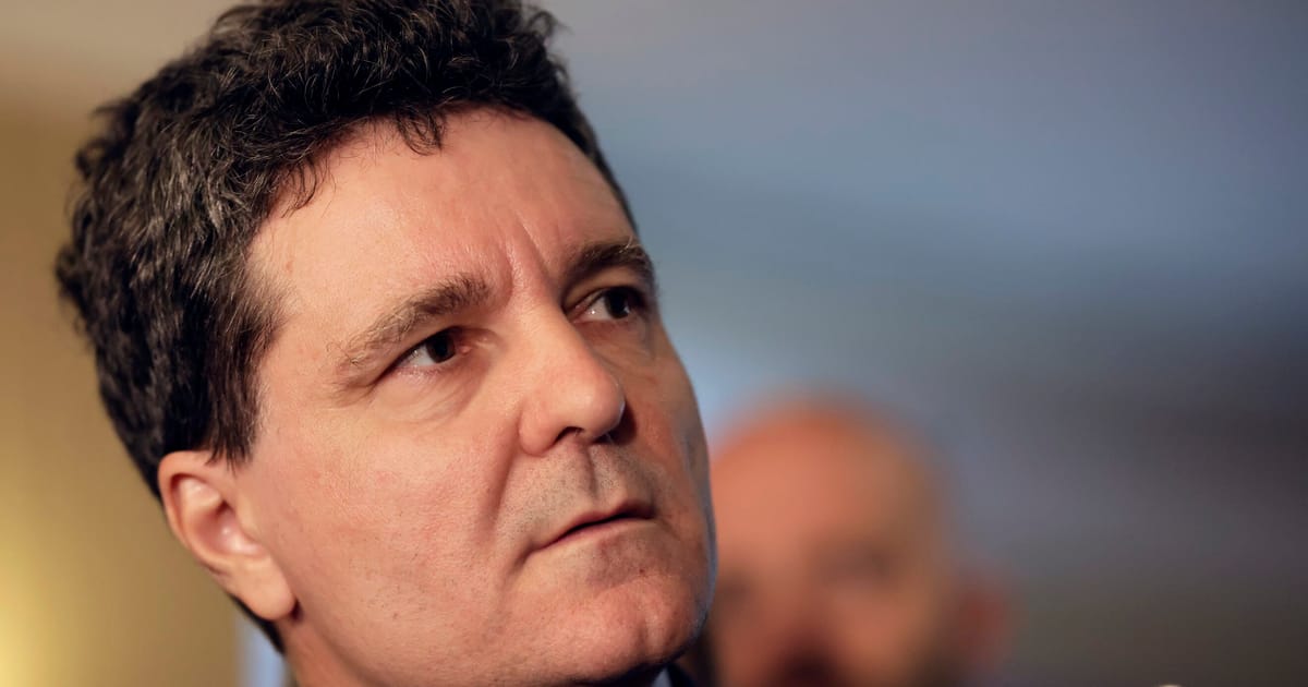 Rusinos socialistii atrag furia UE pentru nesustinerea centrului