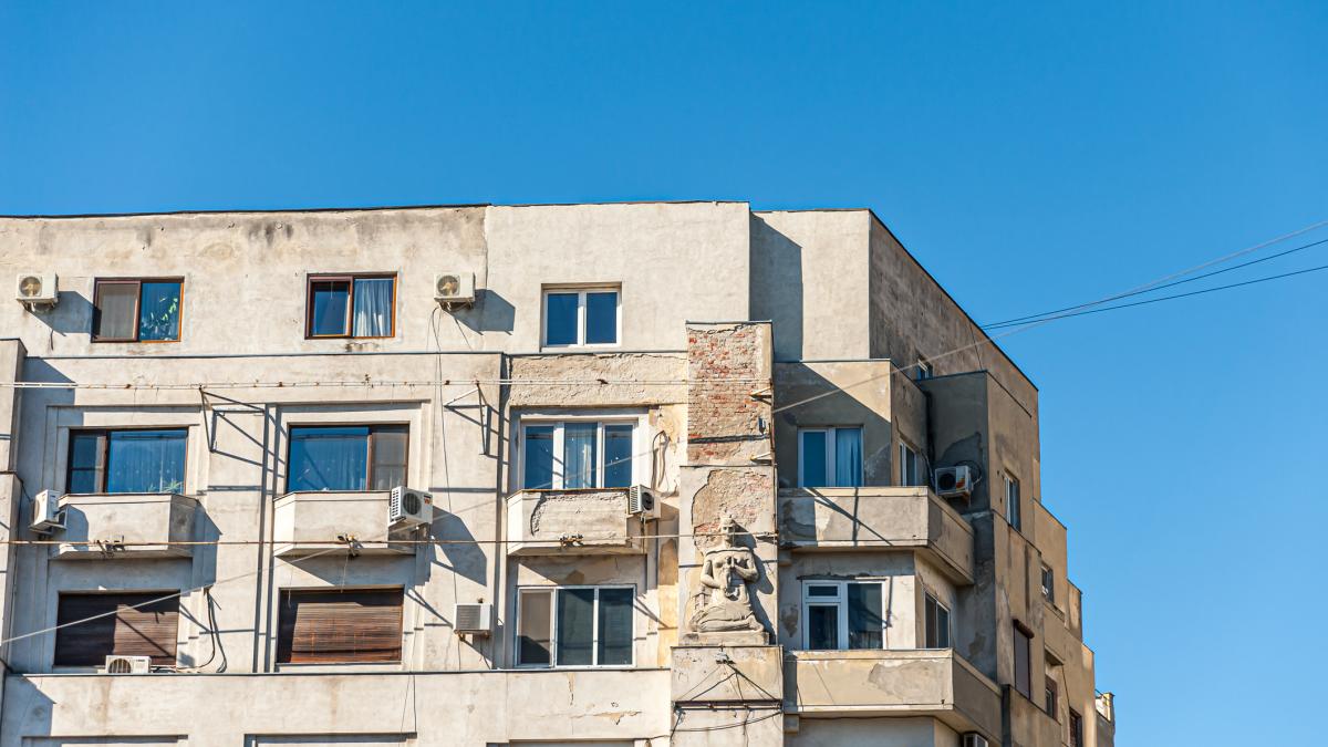 Bucurestenii evacuati din blocuri primesc ajutor pentru chirie