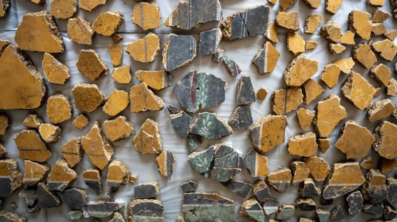 Cel mai greu puzzle din lume Arheologii au reconstituit fragmente de fresca dintr o vila romana