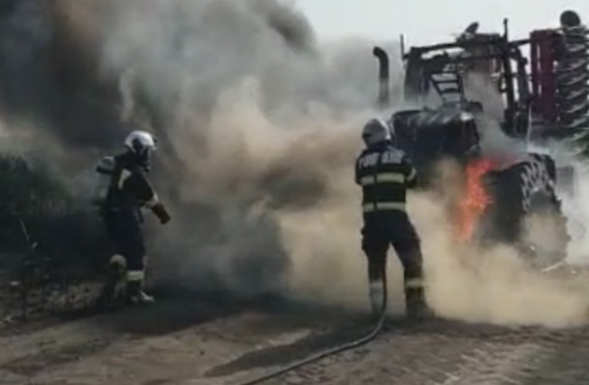Incendiu in Cluj Tractor si fan in flacari