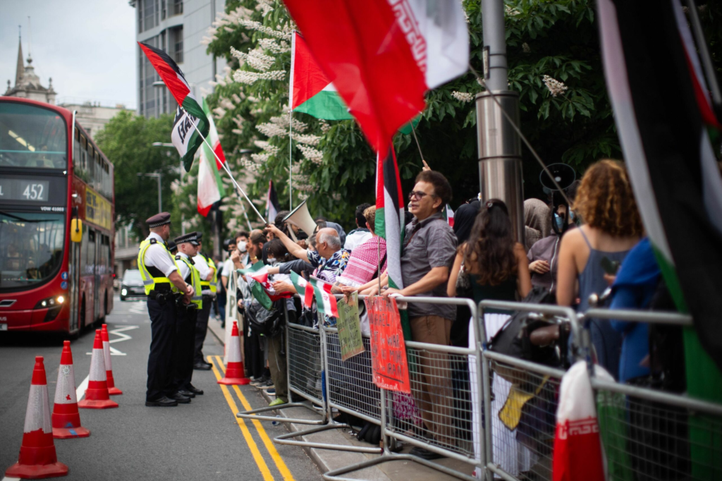 Sase barbati arestai la protestul de la ambasada Iranului