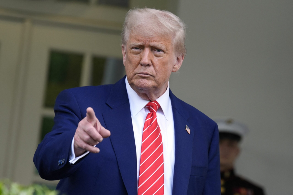 Trump linistete studenii chinezi din SUA