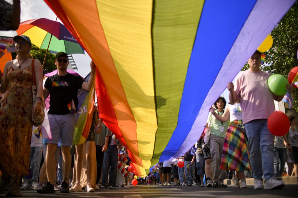 Zeci de mii de persoane la marsul Pride din Budapesta