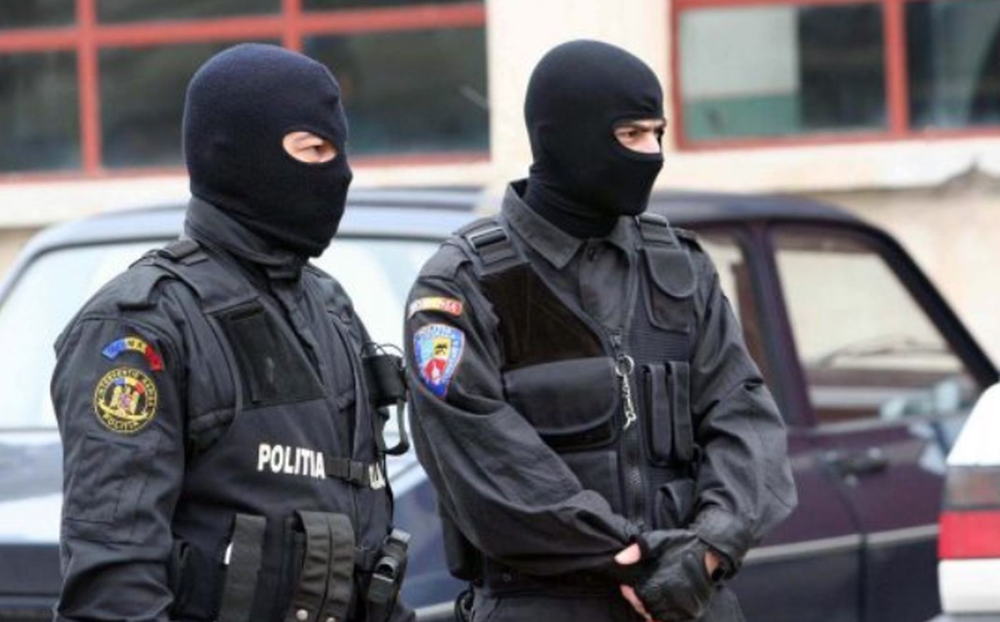 grupare de crima organizata vizitata de mascati