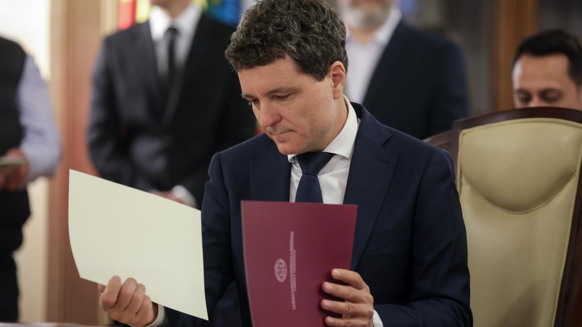 CCR a respins sesizarea lui Nicusor Dan despre legea
