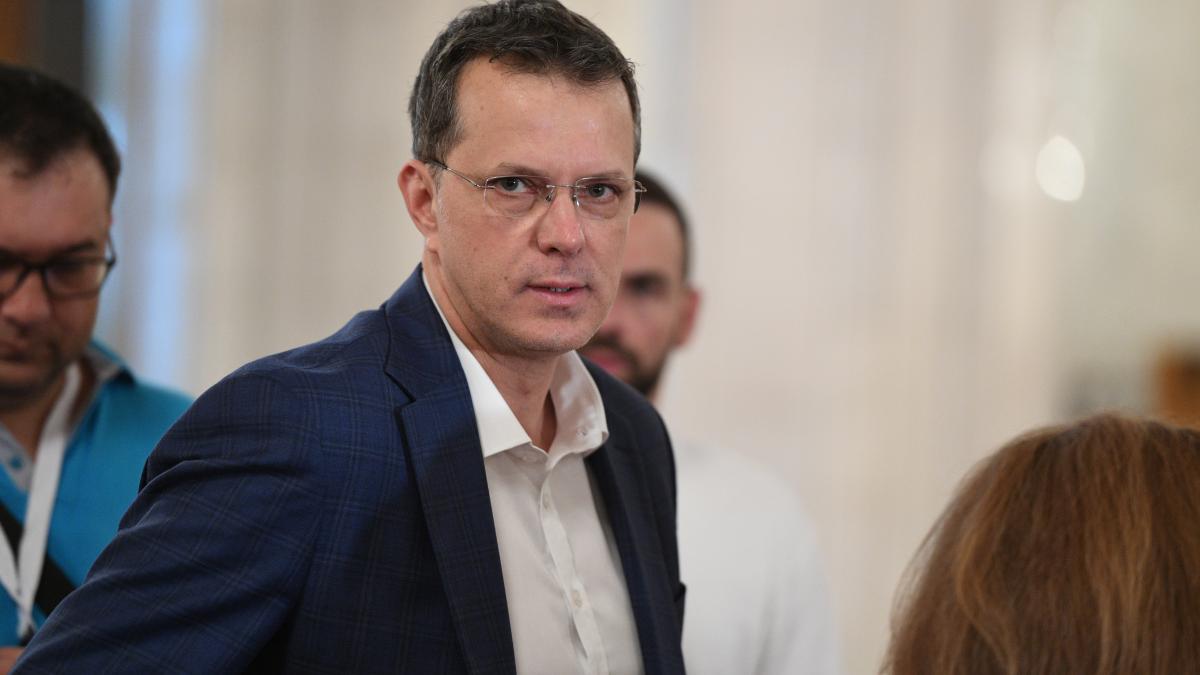 Ce afirma ministrul Mostean despre serviciul militar