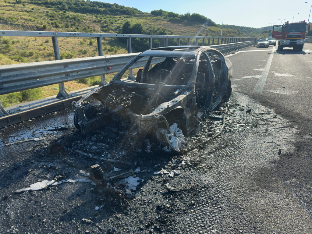 Cluj Incendiu pe autostrada pompierii intervin rapid