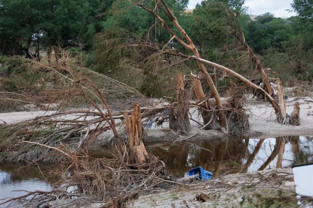 Comunitatea din Texas plange dupa inundatii