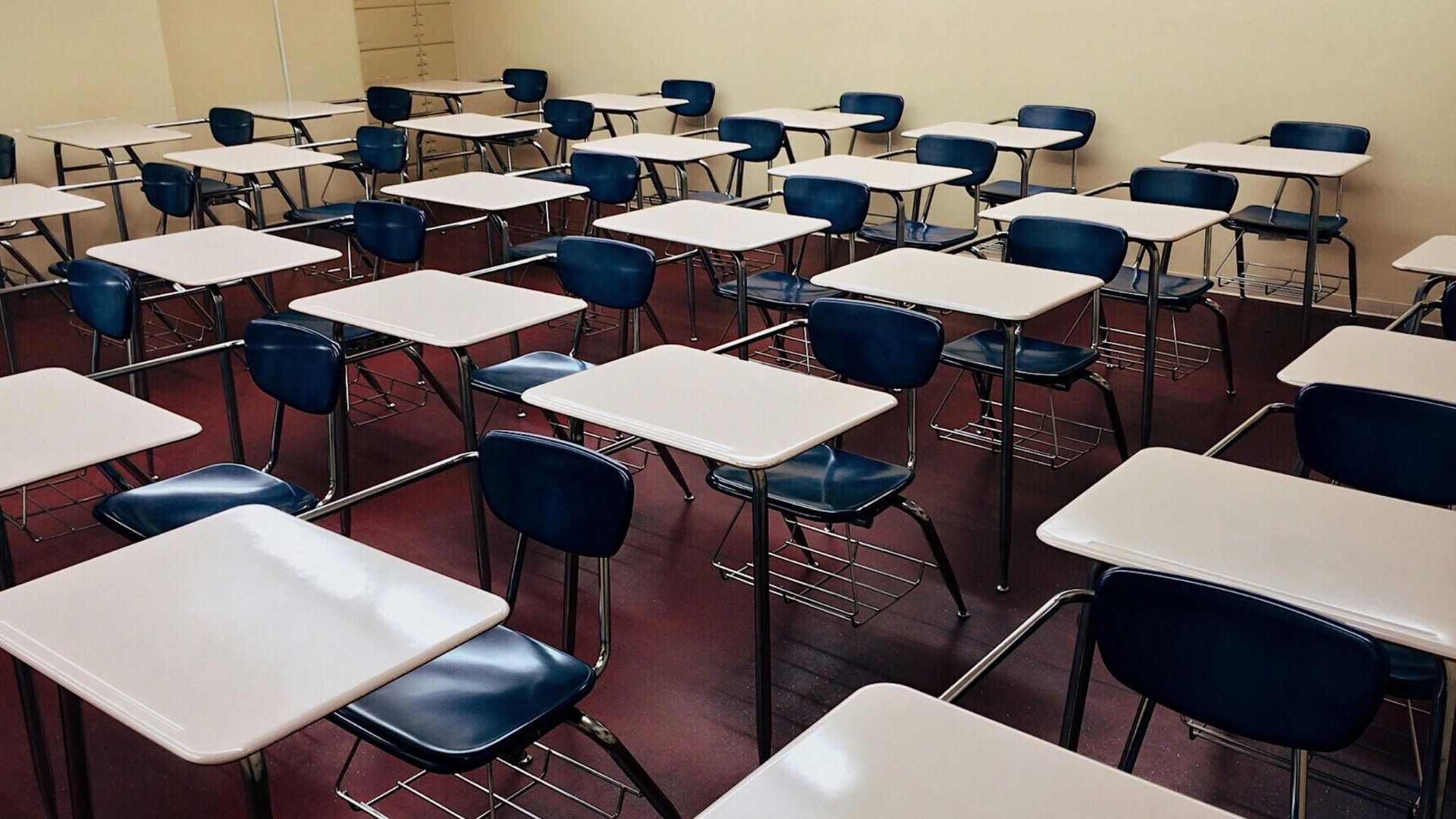 Cum a ajuns statul sa penalizeze educatia