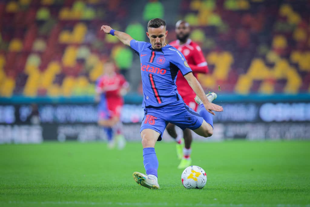 FCSB l a transferat pe Stefanescu de la Dinamo