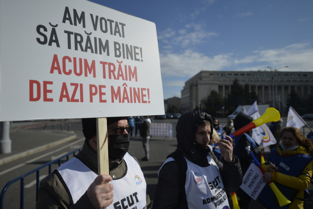 FNSA protest la Palatul Parlamentului Sindicalisti nemultumiti