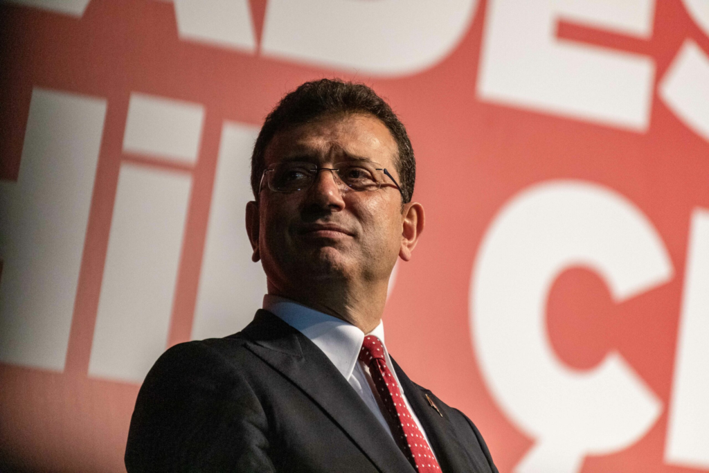 Primarul Istanbulului condamnat pentru insulte aduse unui oficial