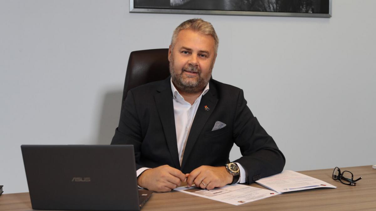 Primul bugetar de lux isi reduce salariul la 14000 lei
