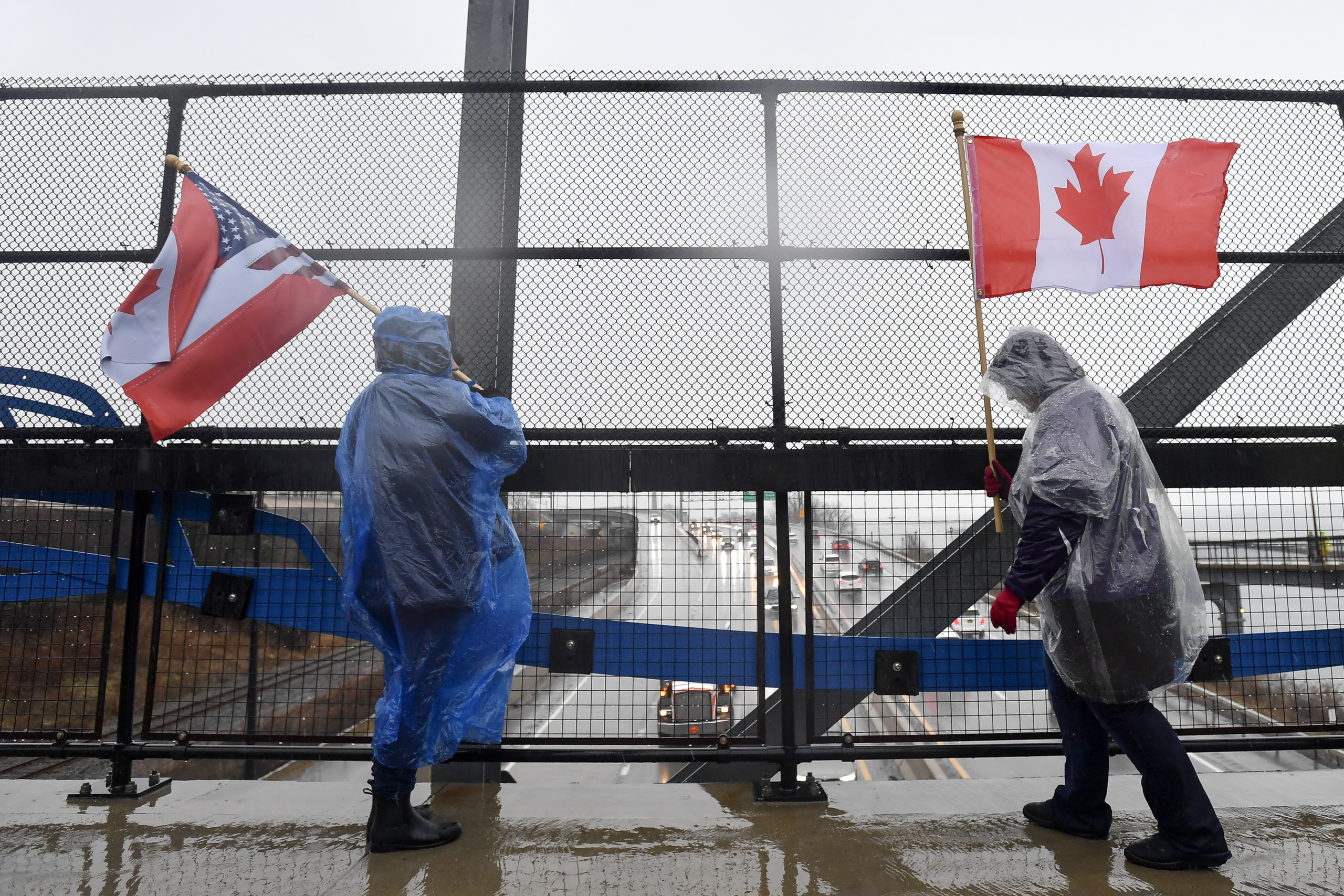 Trump anunta tarif de 35 pe bunurile canadiene