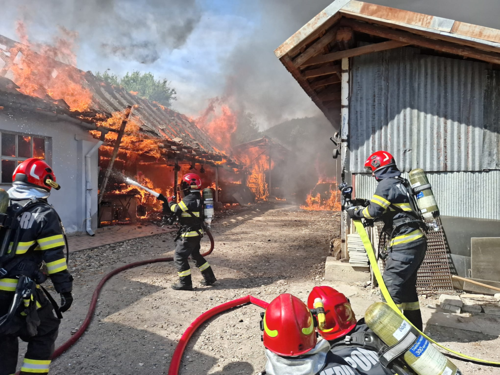 Gelozia l a determinat pe un barbat sa incendieze anexa vecinului