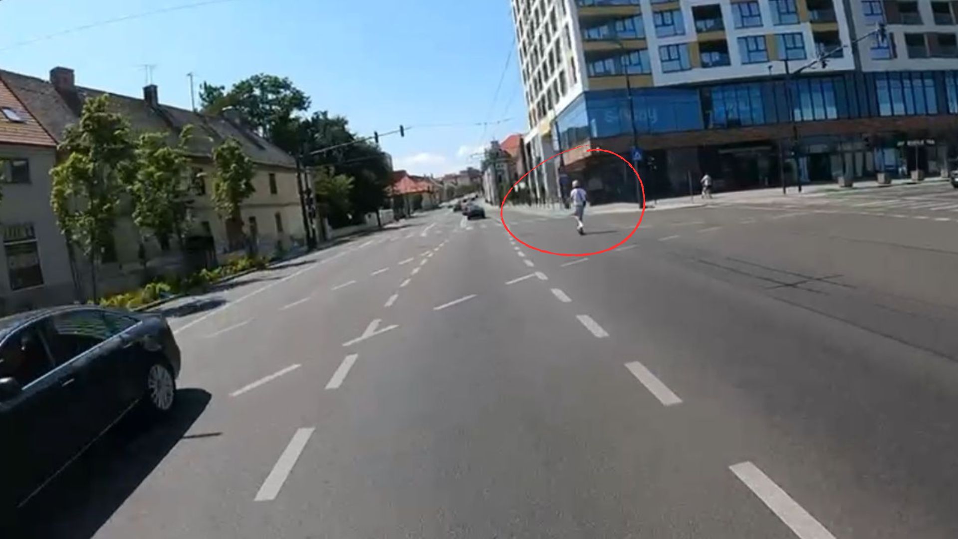 Groaza in centrul Clujului Tanar pe trotineta goneste haotic
