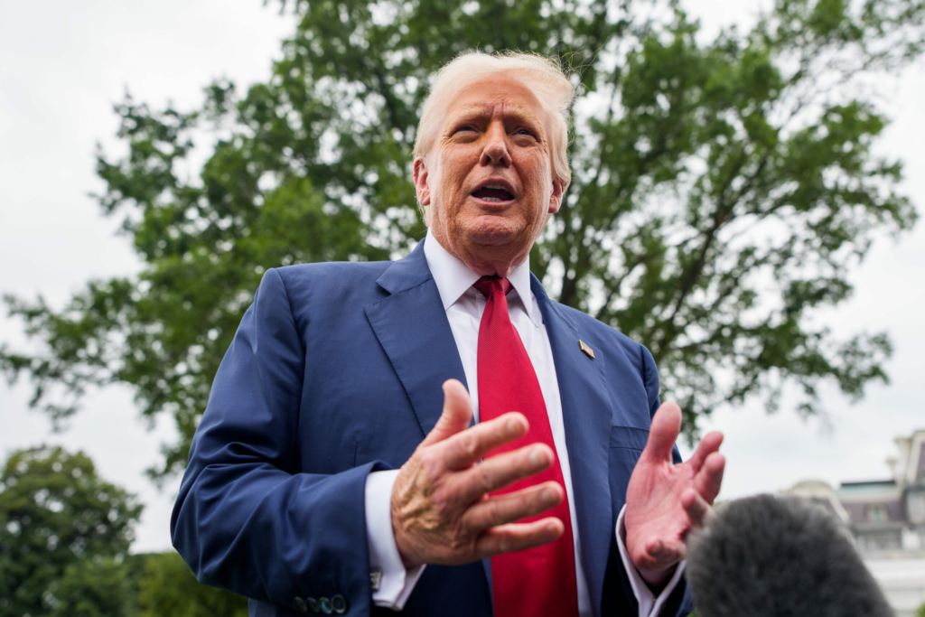 Guvernatorul Fed va da in judecata pe Trump