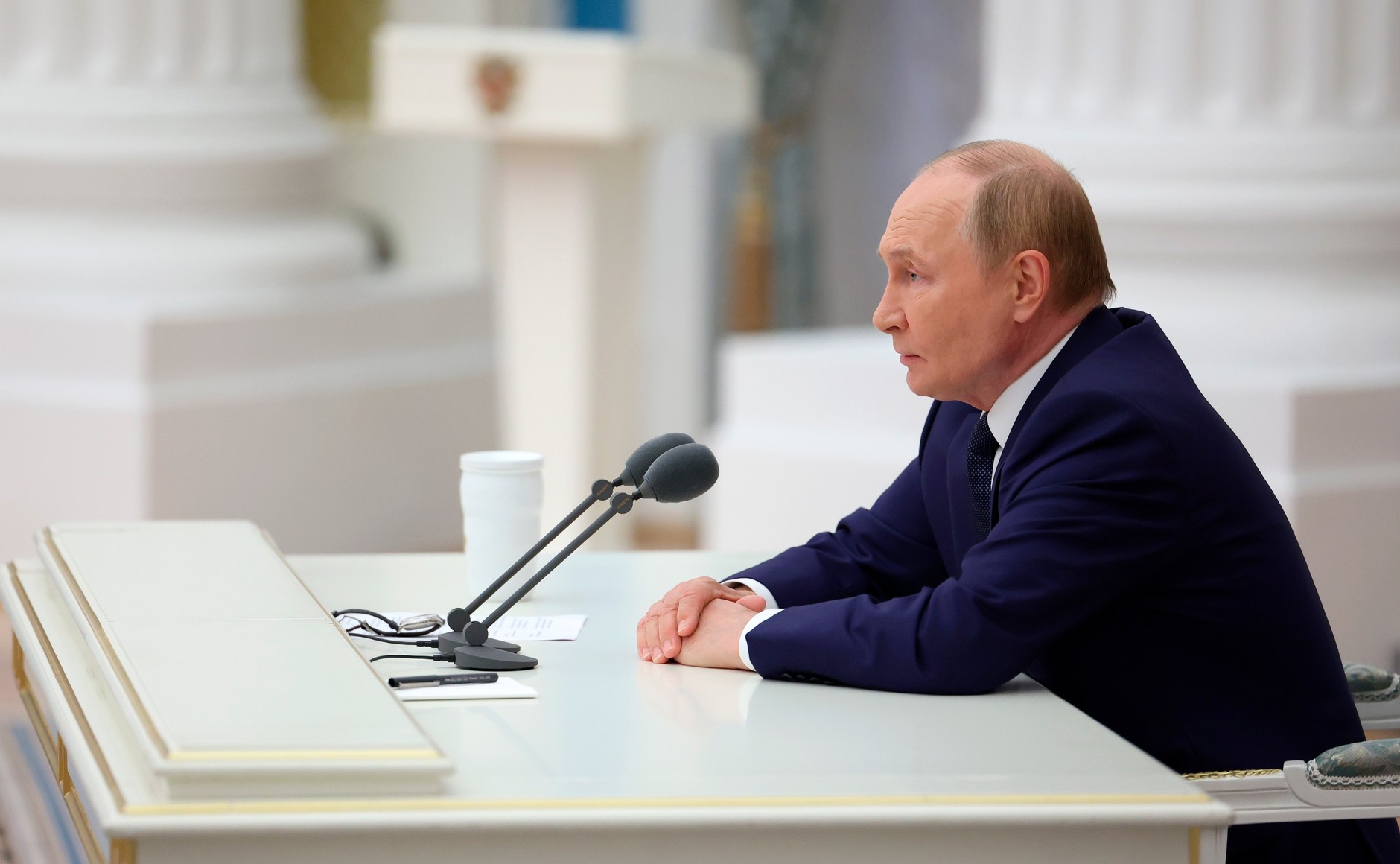 Kremlin Putin ii convoaca pe liderii rusi inainte de summit cu Trump