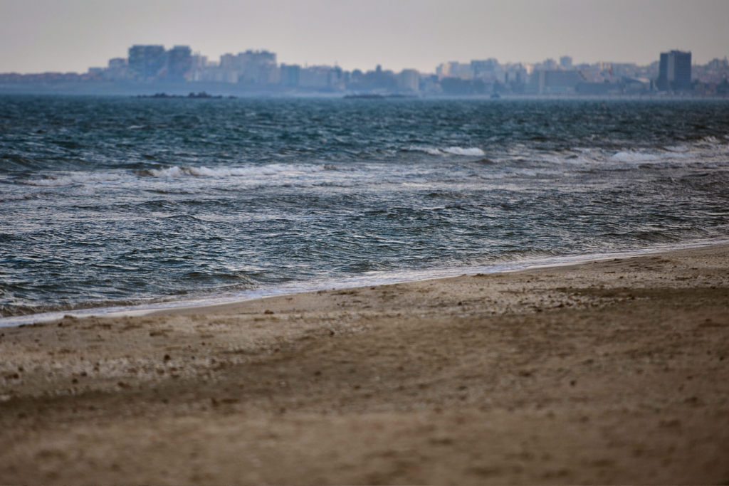 Trei persoane ucise de munitii neexplodate pe plajele Ucrainei