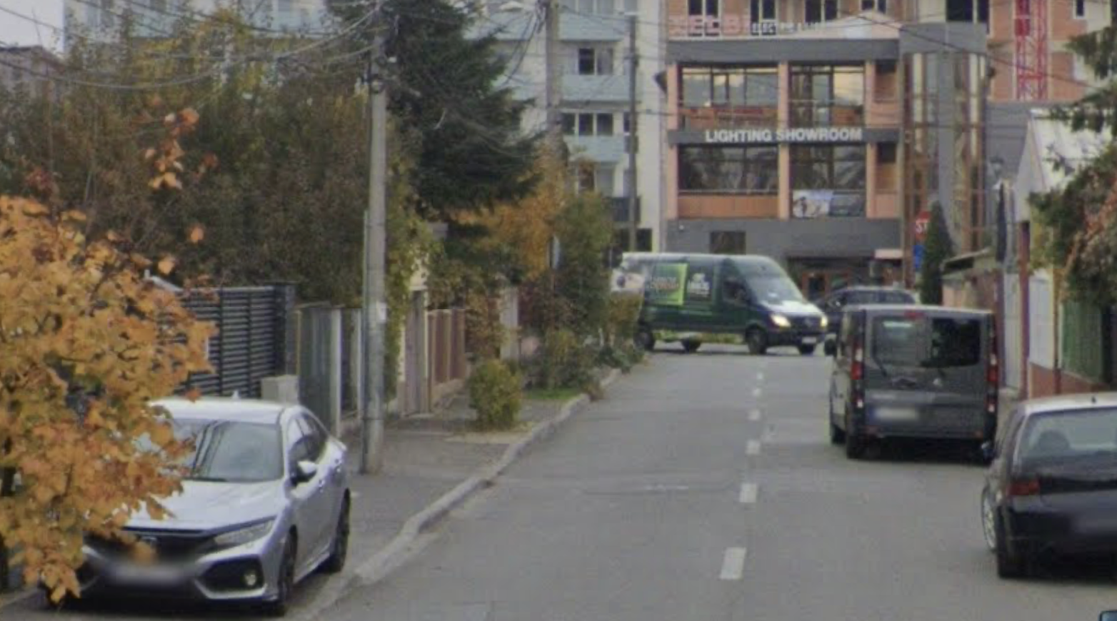 Trotuarele din Cluj Napoca sunt ocupate de masini