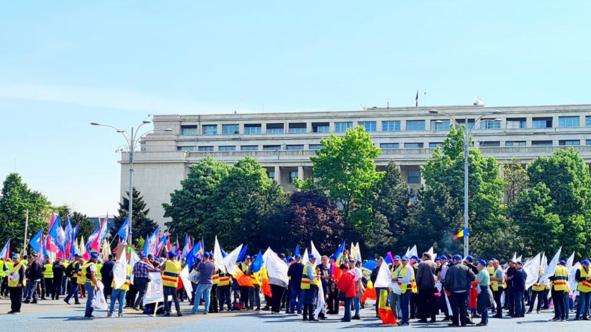 Funct ionarii publici protesteaza luni in Bucuresti
