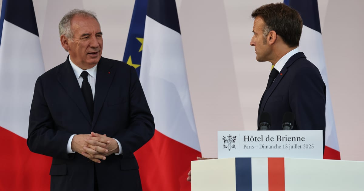 Macron se pregateste sa l inlocuiasca pe Bayrou