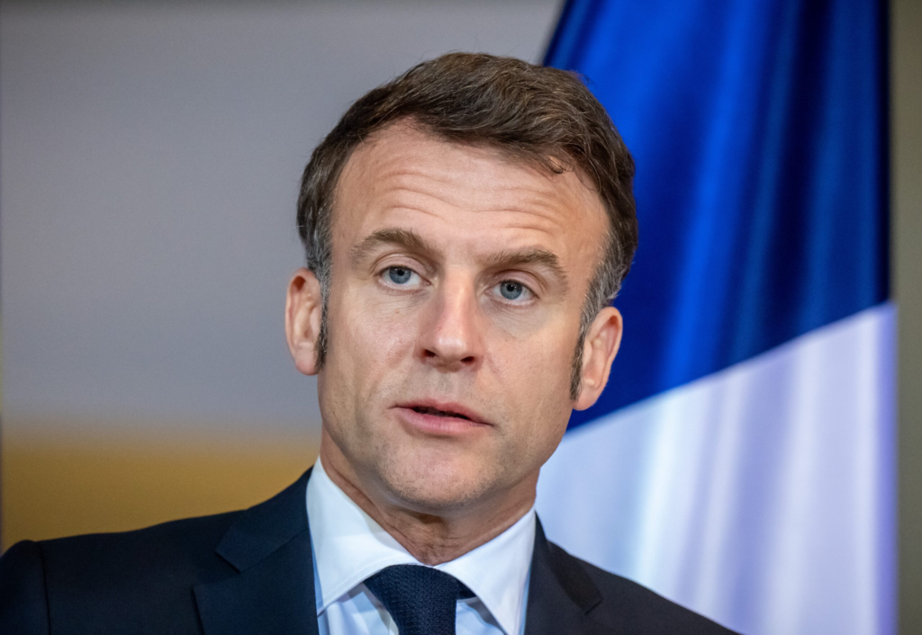 Ofertele caselor de pariuri despre demisia lui Macron