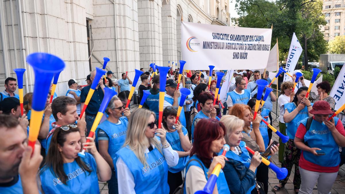 Protest la Ministerul Finantelor angajatii cer negocieri