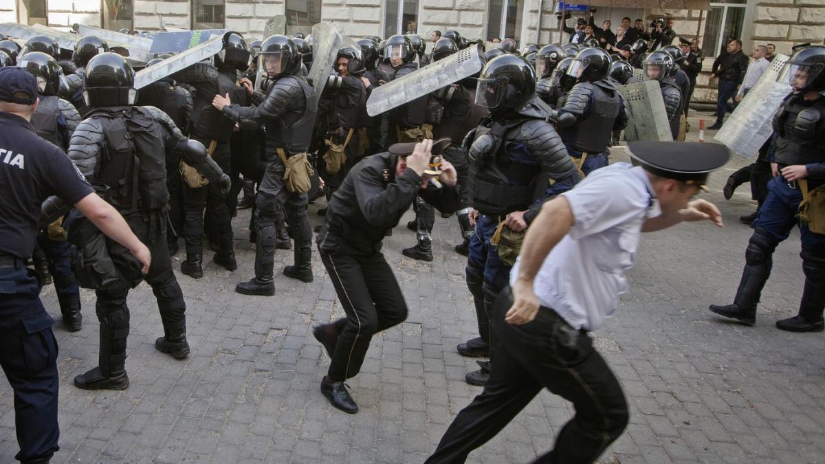 Rusia lui Putin planifica proteste violente in Moldova