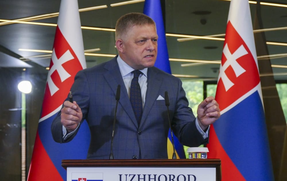 Socialistii europeni vor exclude pe Fico din partid