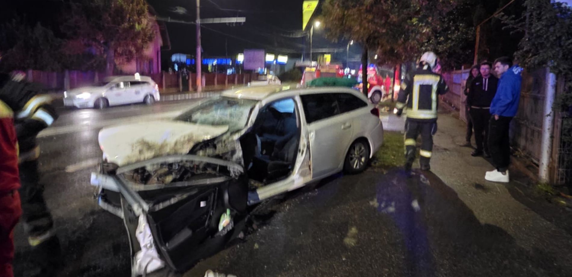Accident pe strada Traian Vuia microbuz depasire periculoasa