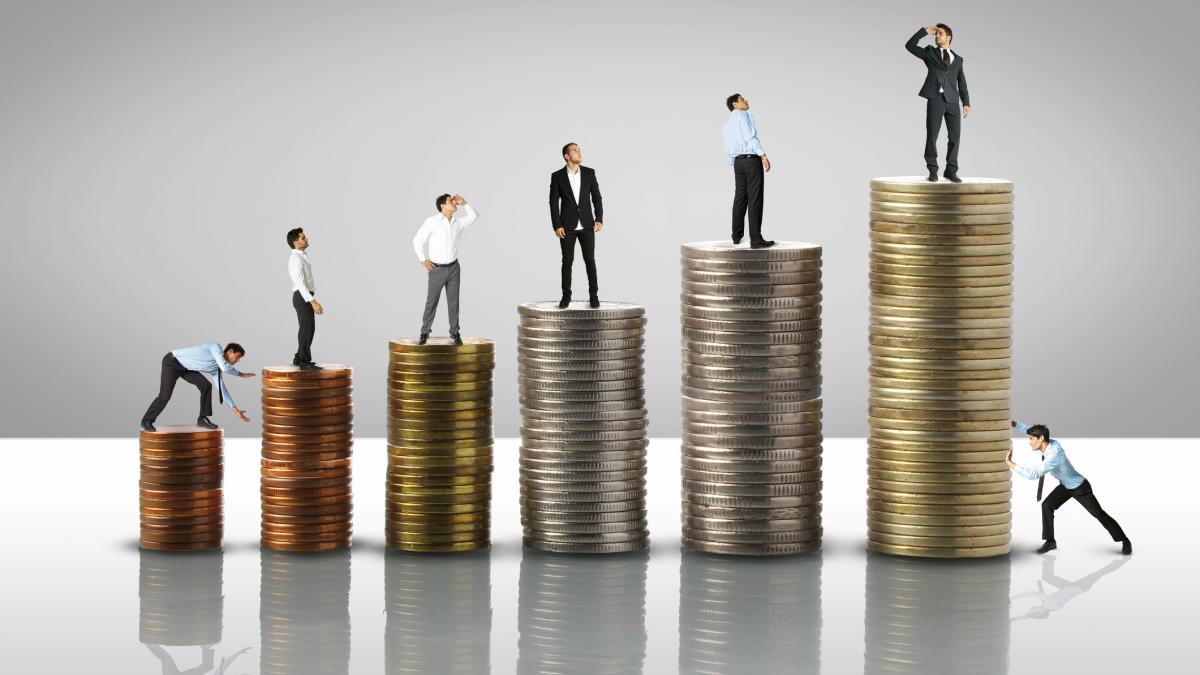 Sefii de stat obligati sa taie salariile cu 30