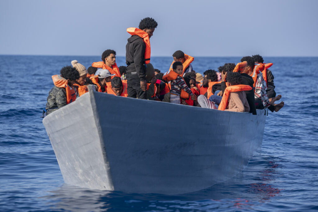 sapte migranti au decedat cand barca s a rasturnat