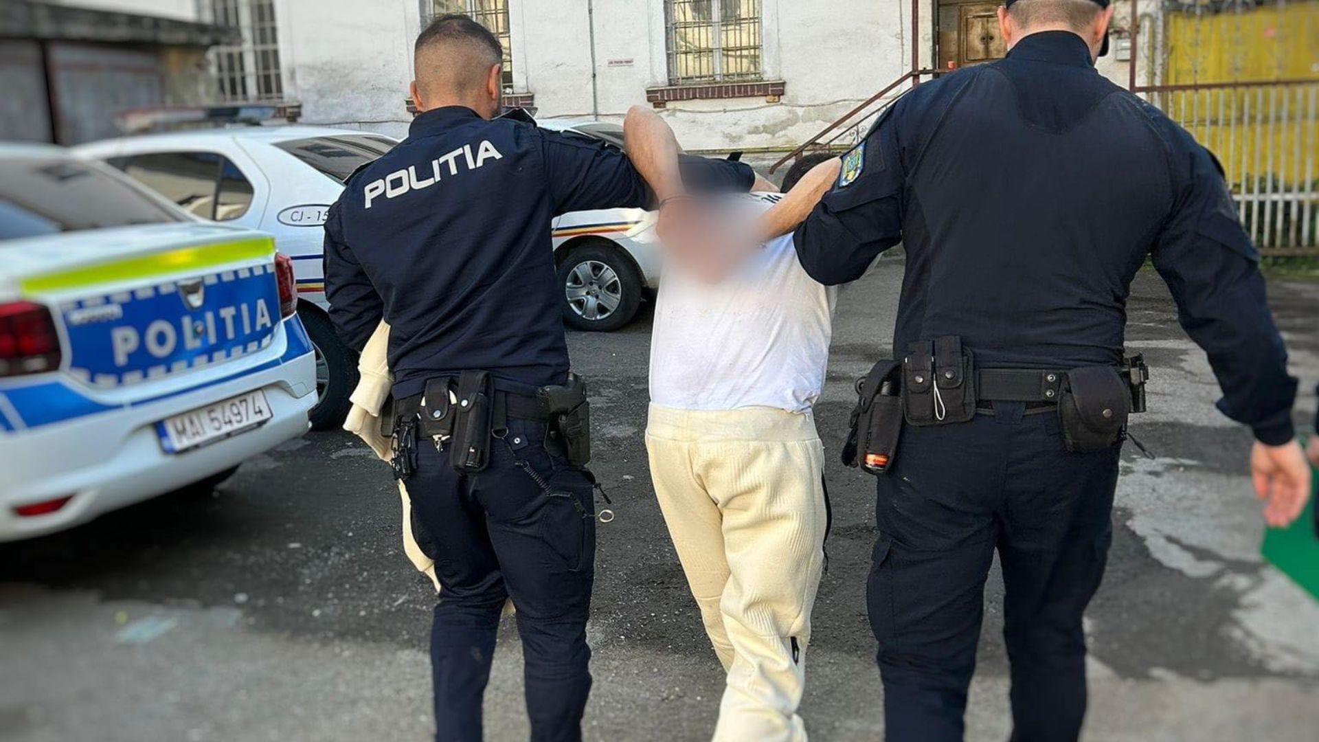 A vrut sa ajute dar a fost furat