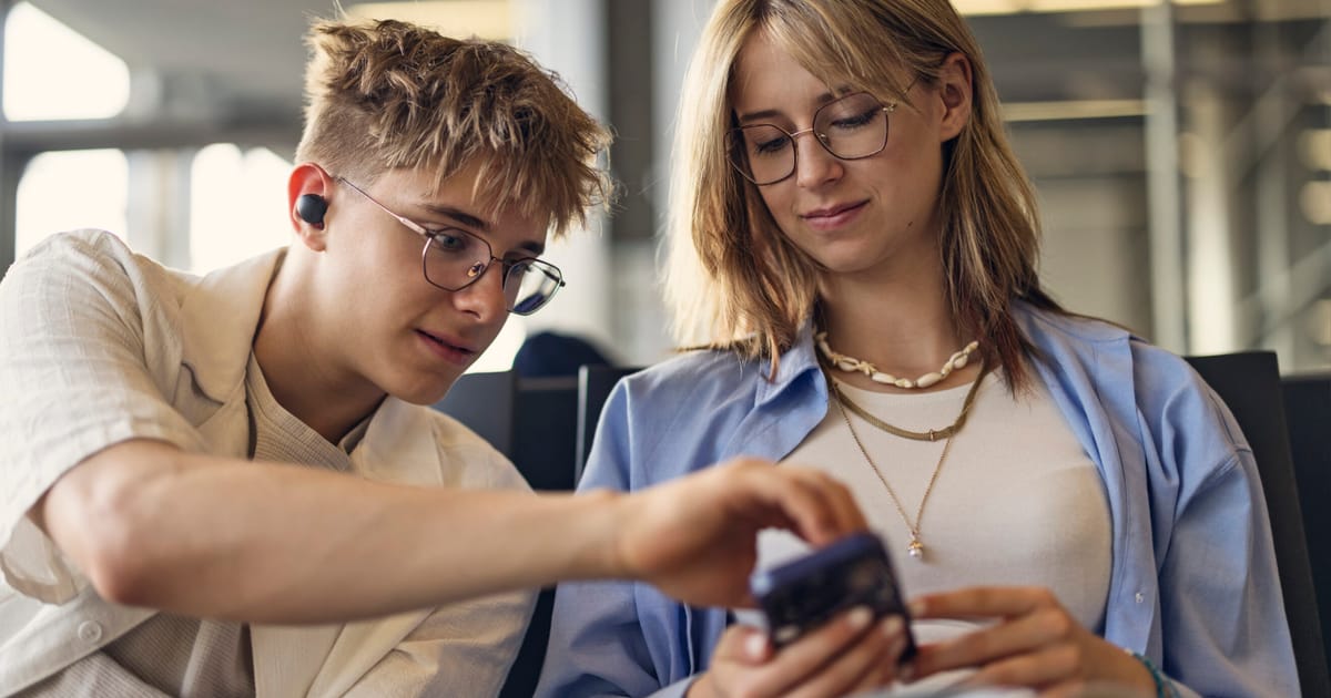 Apple va aduce traducerea live pentru AirPods in Europa