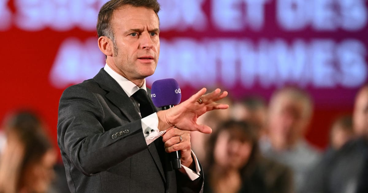Macron sustine interzicerea telefoanelor mobile in licee