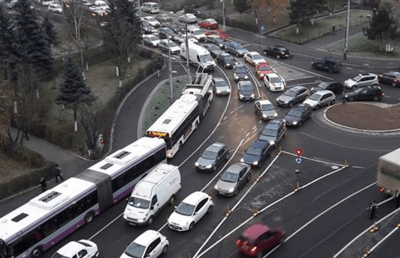 Orasul in trafic Un clujean indeamna soferii sa folosasca autobuzul