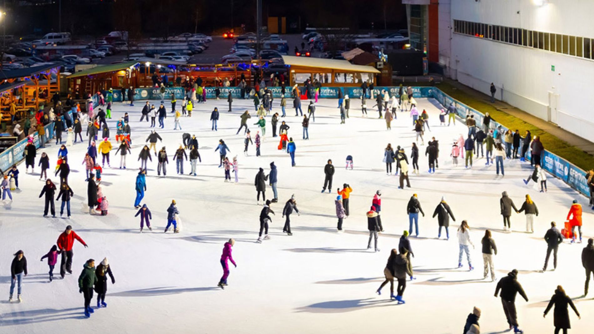 Patinoarul din Cluj Napoca s a deschis oficial
