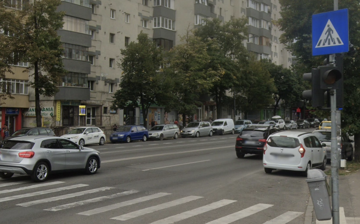 Pericol pe strazile Clujului stalpi distrusi gropi ignorate