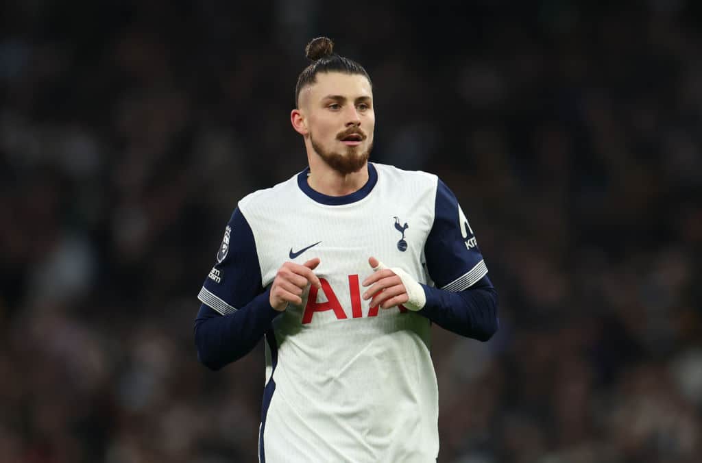 Probleme pentru Tottenham revenirea lui Radu Dragusin afectata