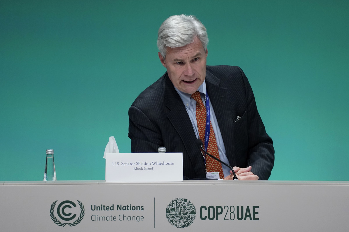 Sheldon Whitehouse marge in Brazilia ca singur oficial american la COP30