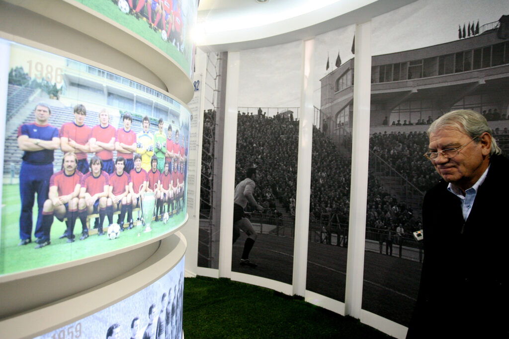Steaua despre Emeric Ienei Omul care a stralucit Steaua